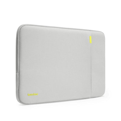 Szara etui na laptopa z zamkiem, minimalistyczny design, ochrona laptopa, akcesoria biurowe