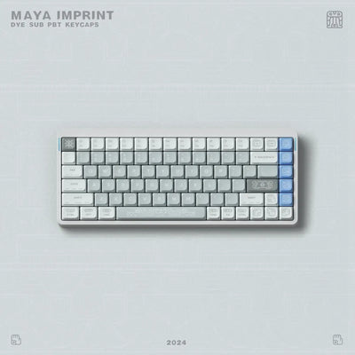 Mechaniczna klawiatura z białymi i niebieskimi keycapami PBT z motywem Maya, nowoczesny design.