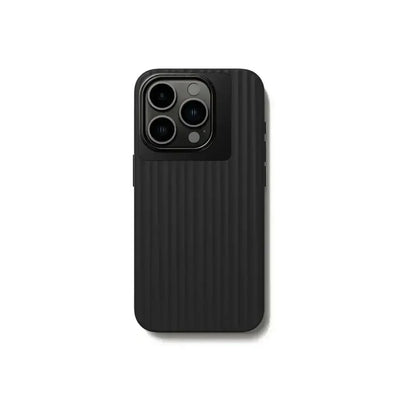 Czarne etui ochronne na smartfona z wycięciem na potrójny aparat, nowoczesny design