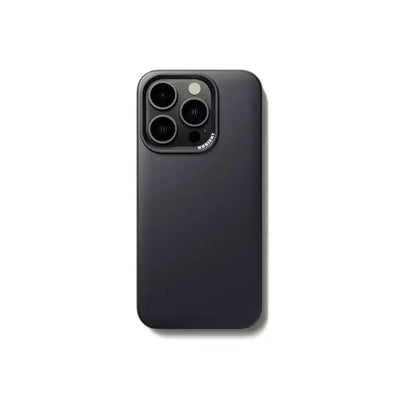 Czarny etui na smartfona, minimalistyczny case ochronny do telefonu z trzema aparatami.