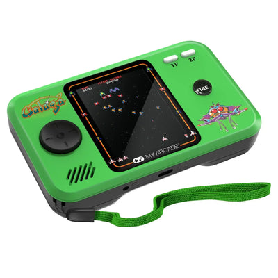 Zielona przenośna konsola retro do gier, widoczna gra Galaga na ekranie, pasek na nadgarstek.