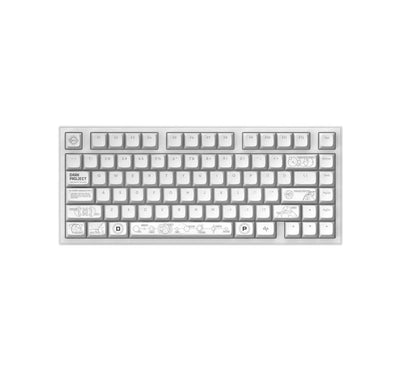biała klawiatura mechaniczna z unikalnymi keycapami i minimalistycznym designem