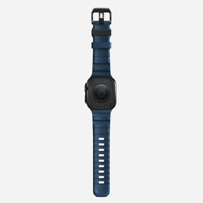 Granatowy pasek do zegarka smartwatch 46mm-49mm, widok od tyłu na białym tle