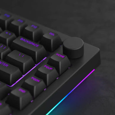 Czarna klawiatura mechaniczna z podświetleniem RGB i pokrętłem, idealna do biura