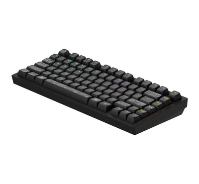 Czarna klawiatura mechaniczna RGB z personalizowanymi keycapami, idealna do biura i gamingu