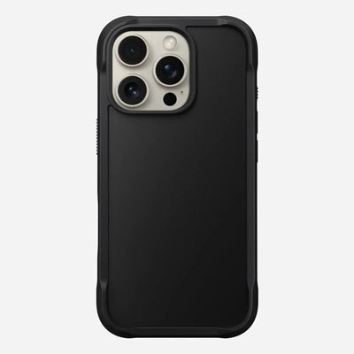 Czarny etui ochronny na iPhone, widok na tylną część z aparatem