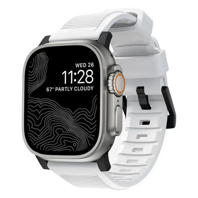 Smartwatch z białym paskiem, koperta srebrna, ekran z mapą topograficzną