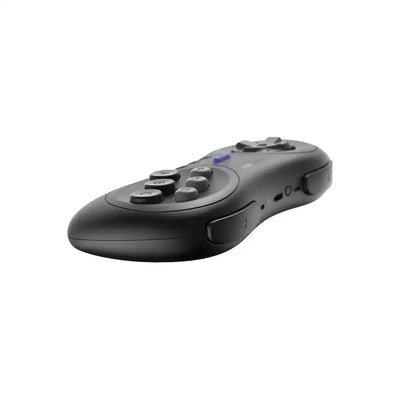 Czarny bezprzewodowy gamepad Bluetooth retro, widok z boku na białym tle
