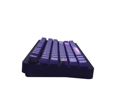 Fioletowa klawiatura mechaniczna z podświetleniem RGB, widok z boku