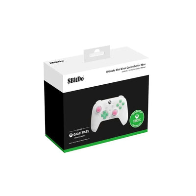 Biały przewodowy kontroler 8BitDo Ultimate Mini do Xbox w pudełku, widoczne zielone i różowe przyciski