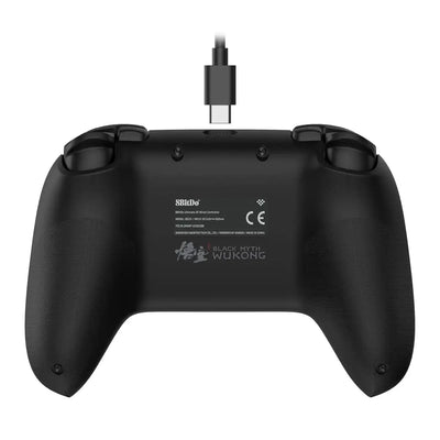 Czarny kontroler przewodowy do gier z napisem Black Myth Wukong, widok od tyłu, port USB-C