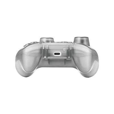 Przezroczysty kontroler do gier z portem USB-C, widok od tyłu na białym tle
