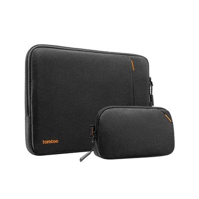 Czarny pokrowiec na laptopa i etui na akcesoria, minimalistyczny design, biurowe akcesoria
