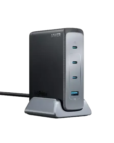 Czarna ładowarka biurowa z czterema portami USB-C ustawiona pionowo na stojaku