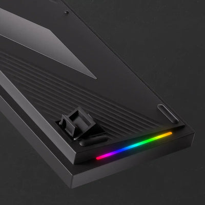 Czarna klawiatura mechaniczna z podstawką i podświetleniem RGB, widok od spodu