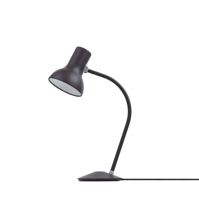 Czarna lampka biurkowa typu Anglepoise, minimalistyczny design do domowego biura