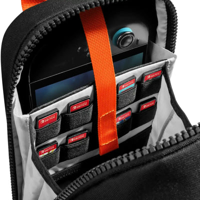 Etui na konsolę z kieszonkami na kartridże Nintendo Switch, czarne wnętrze, pomarańczowy pasek