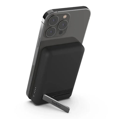 Czarna magnetyczna powerbank z podstawką na telefon, akcesoria do biura i home office