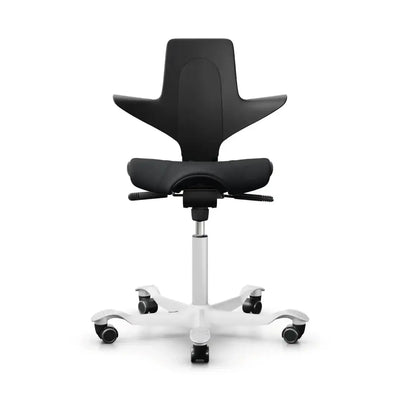Czarne ergonomiczne krzesło biurowe na białej podstawie z kółkami, idealne do home office.