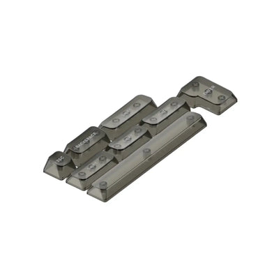 przezroczyste czarne keycapy do klawiatury mechanicznej na białym tle