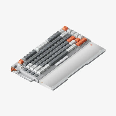 Klawiatura mechaniczna z dwukolorowymi keycapami, szaro-pomarańczowy design, podpórka pod nadgarstki