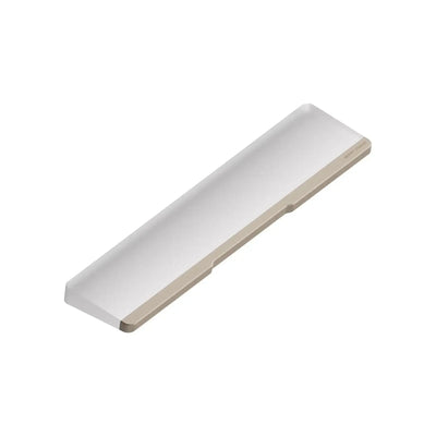 Podpórka pod nadgarstki do klawiatury mechanicznej w kolorze beżowo-białym, minimalistyczna.
