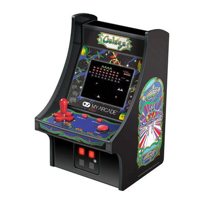 Mini automat arcade Galaga, joystick, kolorowe przyciski, ekran retro gry, dekoracyjne grafiki boczne.