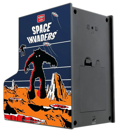 Tył miniaturowej konsoli retro z grafiką Space Invaders, port micro USB, styl vintage