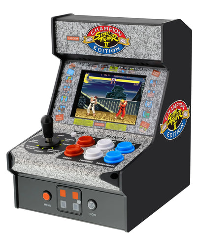 Miniaturowy automat arcade do gry Street Fighter II z joystickiem i kolorowymi przyciskami