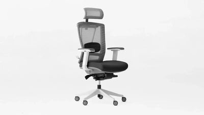 Czarny ergonomiczny fotel biurowy z siatkowym oparciem i zagłówkiem, idealny do home office