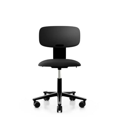 Czarne krzesło biurowe na kółkach, ergonomiczne, idealne do home office