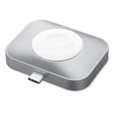 Srebrna ładowarka bezprzewodowa USB-C do smartwatcha, minimalistyczny design, akcesorium biurowe