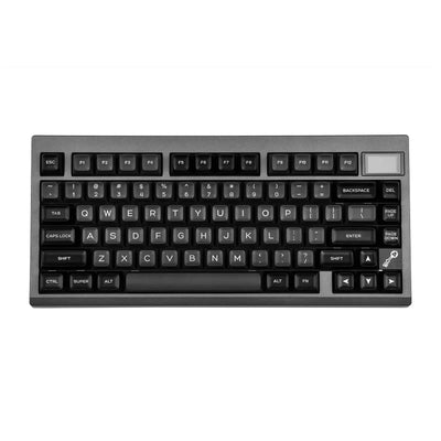 Czarna klawiatura mechaniczna kompaktowa do biura i home office na białym tle