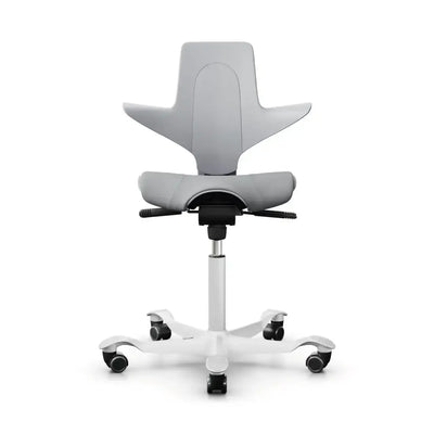 Jasnoszary ergonomiczny fotel biurowy na kółkach, idealny do home office