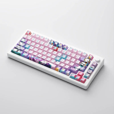 Kolorowa klawiatura mechaniczna z animowanymi keycapami, różowo-fioletowy motyw