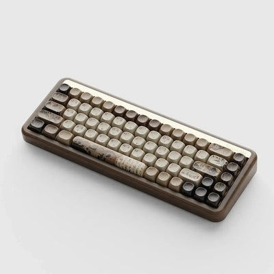 Klawiatura mechaniczna retro z okrągłymi keycapami w odcieniach brązu, motyw górski