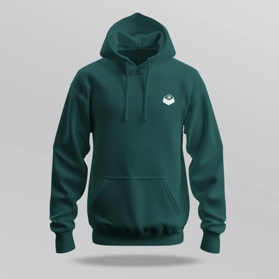 Zielona bluza z kapturem, kieszenią kangurką i białym logo na piersi, minimalistyczna odzież