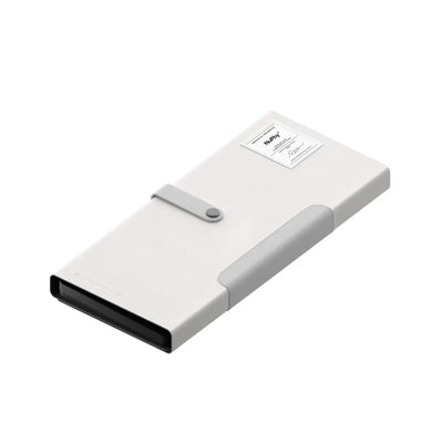 Szare etui organizer na klawiaturę lub akcesoria biurowe, minimalistyczny design