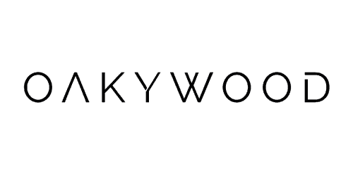 Minimalistyczne czarne logo z napisem OAKYWOOD na białym tle