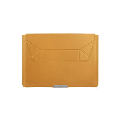 Musztardowe etui na laptopa, minimalistyczny design, skórzane akcesorium biurowe