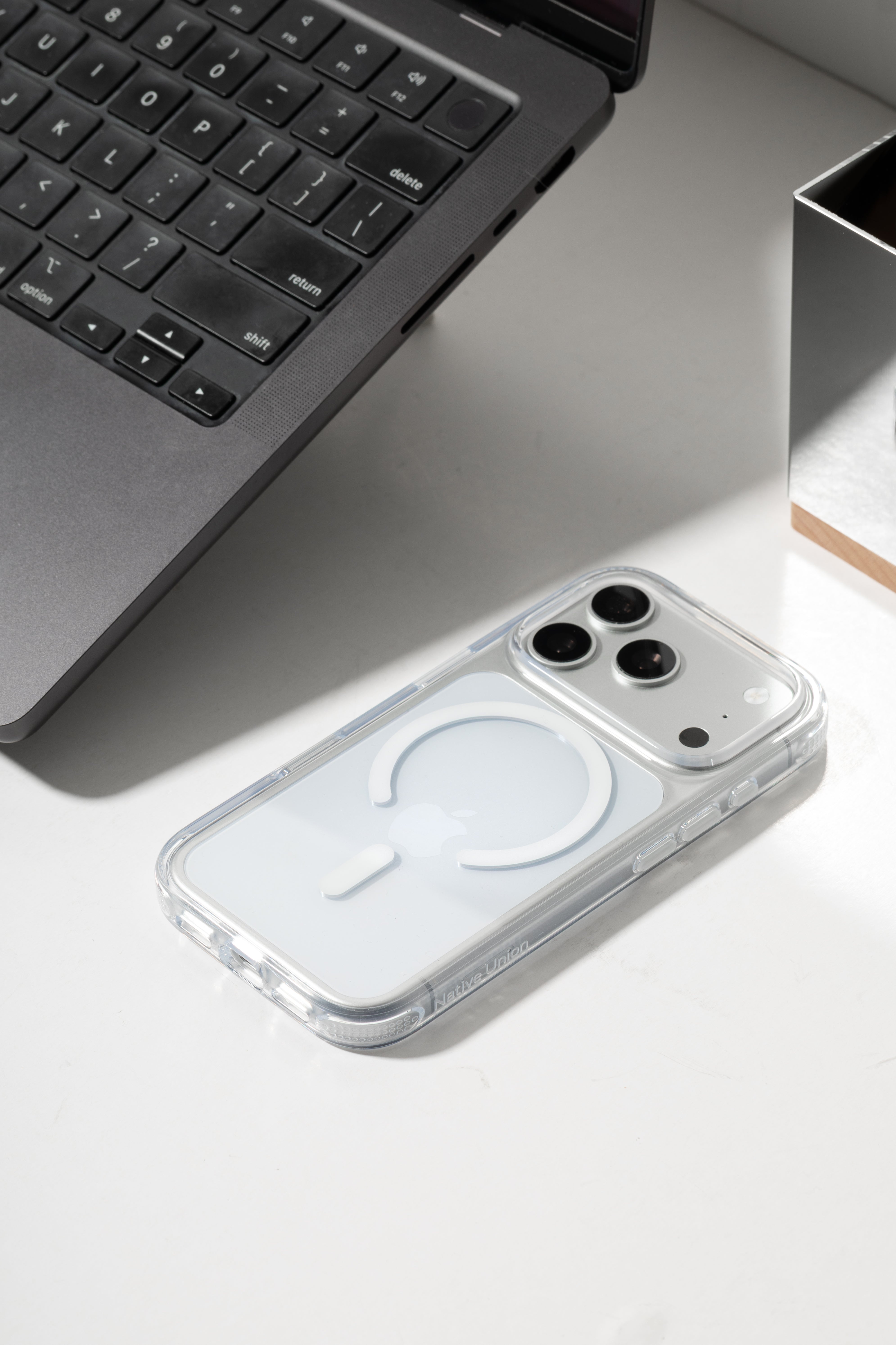 Native Union - (RE)Clear Transparent MagSafe Case - Etui na iPhone 18 Pro / Pro Max