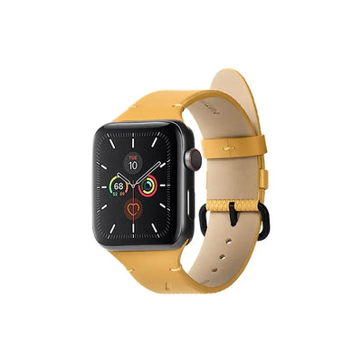 Żółty, skórzany pasek do smartwatcha na białym tle, modny pasek do Apple Watch.