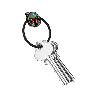 Brelok na klucze z motywem hełmu Boba Fett, metalowy kółko i trzy klucze.