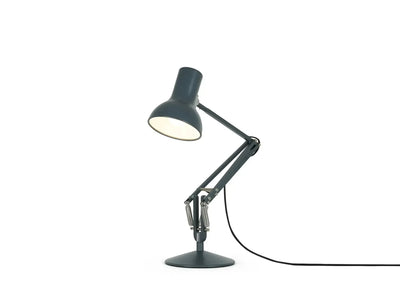 Szara lampa biurkowa typu mini z regulowanymi ramionami, idealna do home office