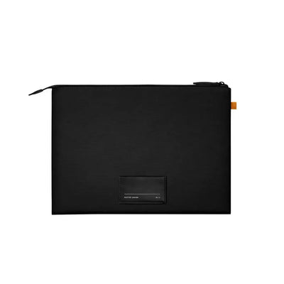 Czarna minimalistyczna torba na laptopa z zamkiem, etui do biura i home office