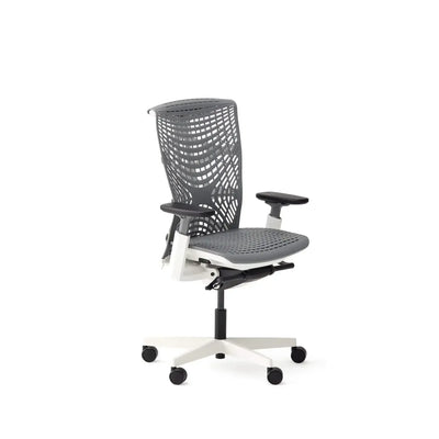 Ergonomiczne krzesło biurowe z szarą siatkową konstrukcją i białą ramą, idealne do home office