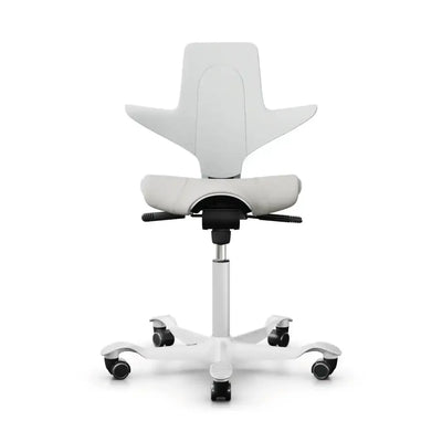 Białe ergonomiczne krzesło biurowe na kółkach, nowoczesny design, idealne do home office