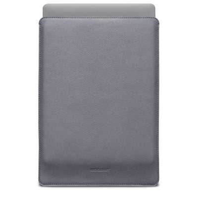 Szara skórzana etui na MacBook Air 15 cali, minimalistyczne i eleganckie akcesorium biurowe