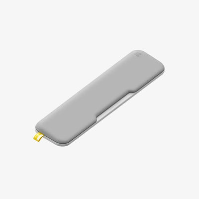 Szara podkładka pod nadgarstki do klawiatury mechanicznej, minimalistyczny design