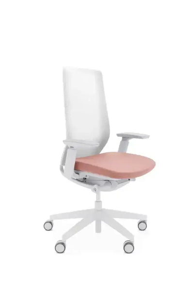 Nowoczesny fotel biurowy na kółkach, jasnoszara rama, różowe siedzisko, ergonomiczny design